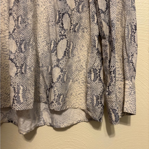 Gray and Tan Long Sleeve Notched Collar Button Down Shirt - Picture 6 of 7